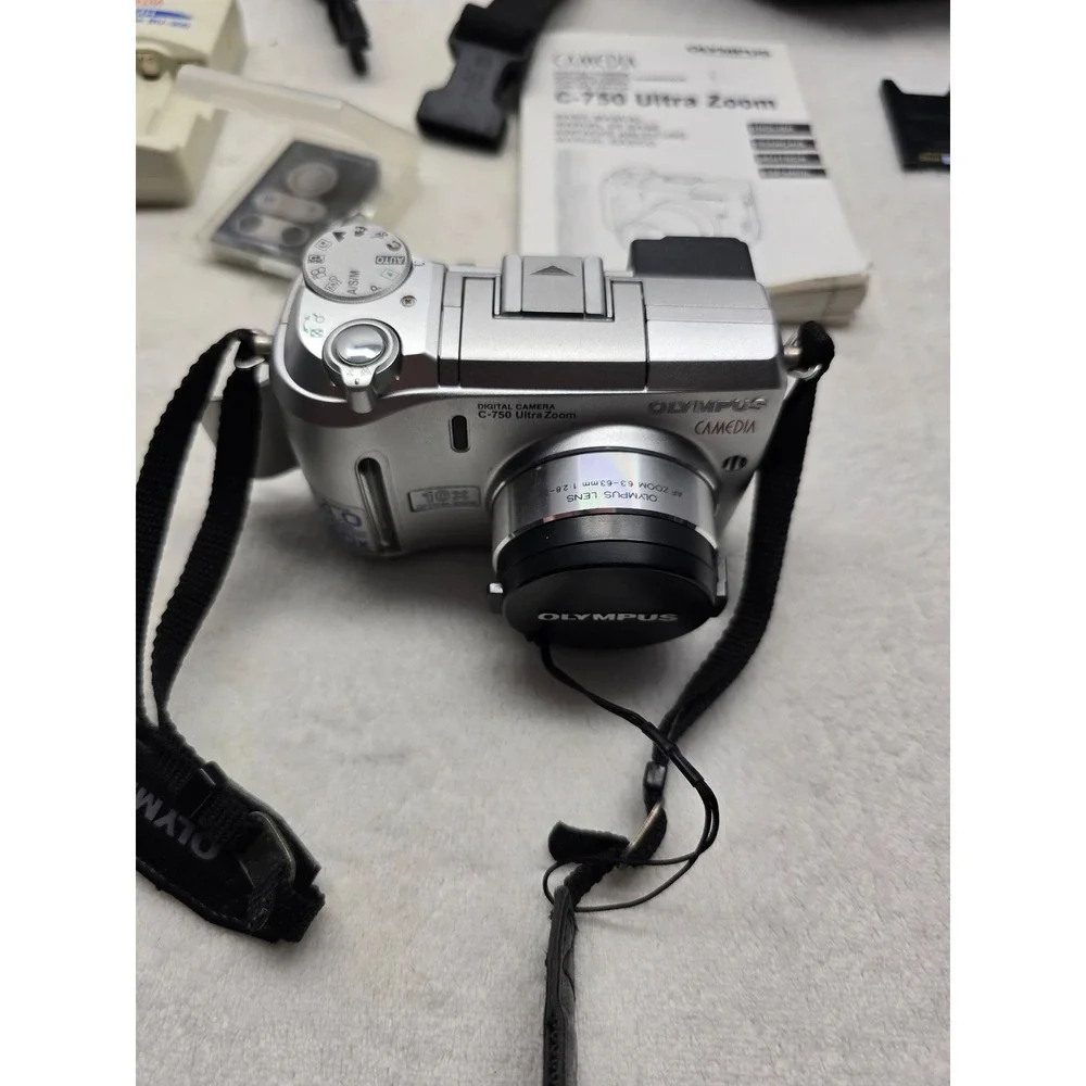 Olympus Camedia C-750 Ultra Zoom 4MP Digital Camera Bundle Silver Y2K Vintage